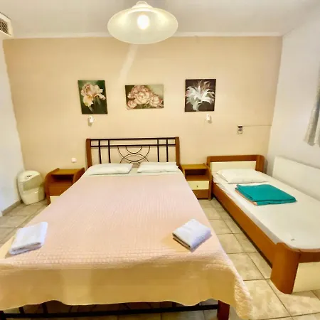 Rosalia & With Pool By Hotelius