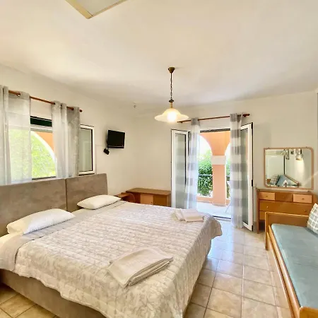 Rosalia & With Pool By Hotelius *